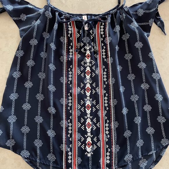 XHileration Navy Cold Shoulder Top SM - Picture 2 of 5